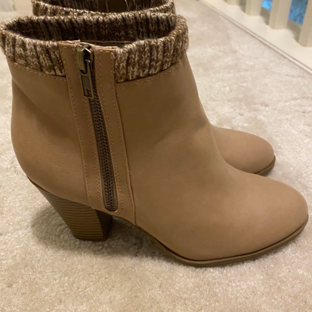 Shoedazzle Narcie Booties Taupe Size 8 Women’s Heel Zip Up